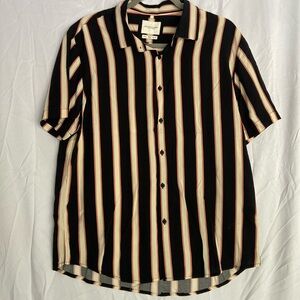 Men’s short sleeve button down